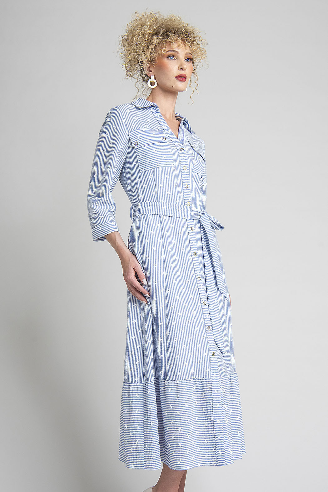 Vestido Camisero De Rayas Con Bordado Floral Y Cinturón