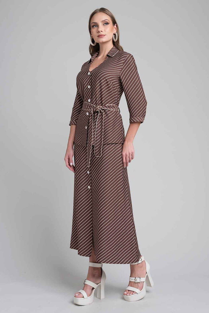 Conjunto De Falda Con Blusa De Rayas