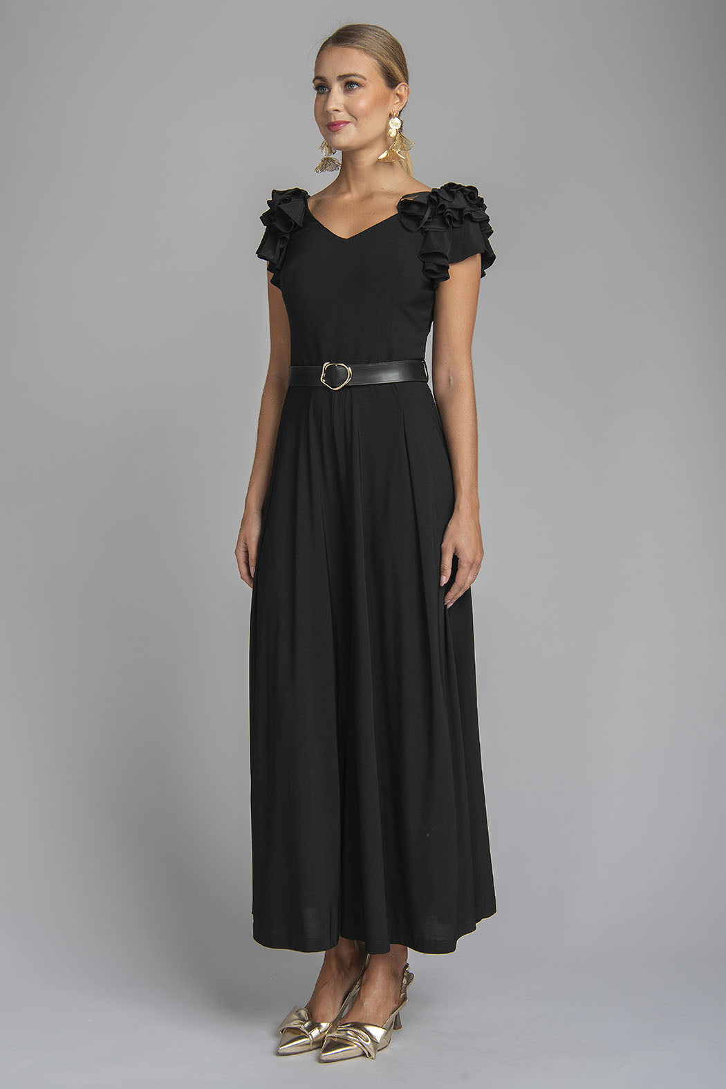 Jumpsuit Liso Sin Mangas Con Olanes En Hombros Y Cinturon
