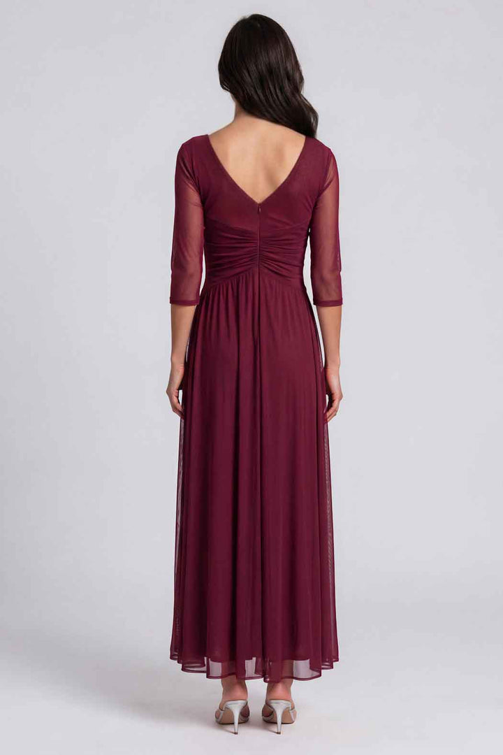 Vestido Con Escote V Y Falda Plizada