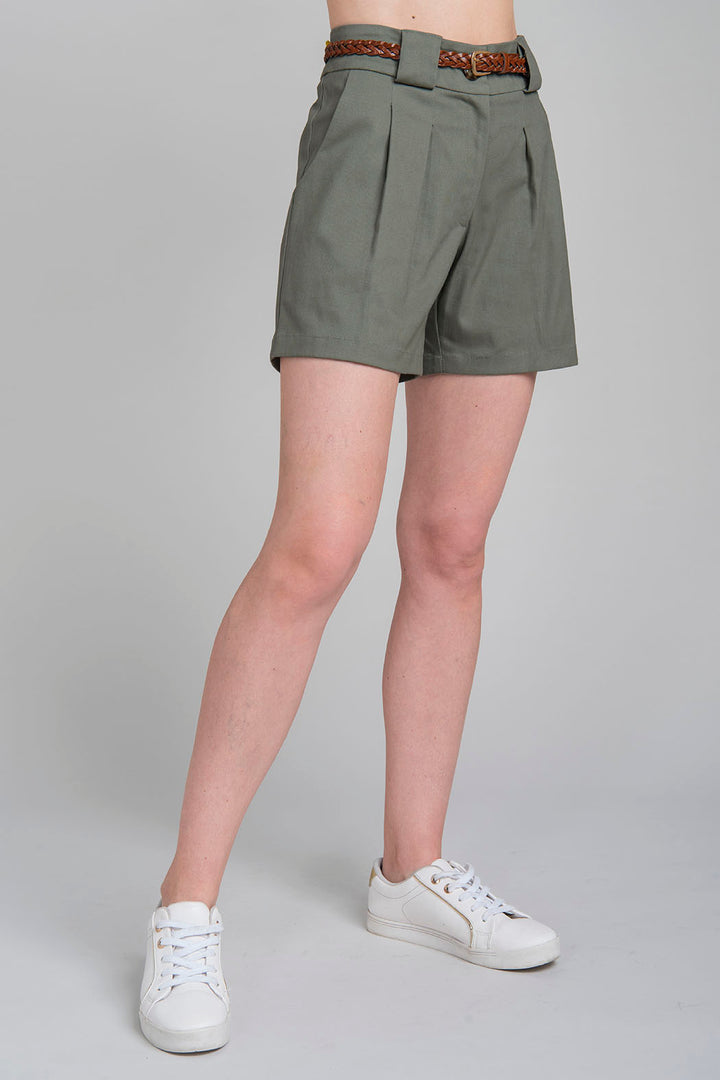 Short Liso Con Cinturon