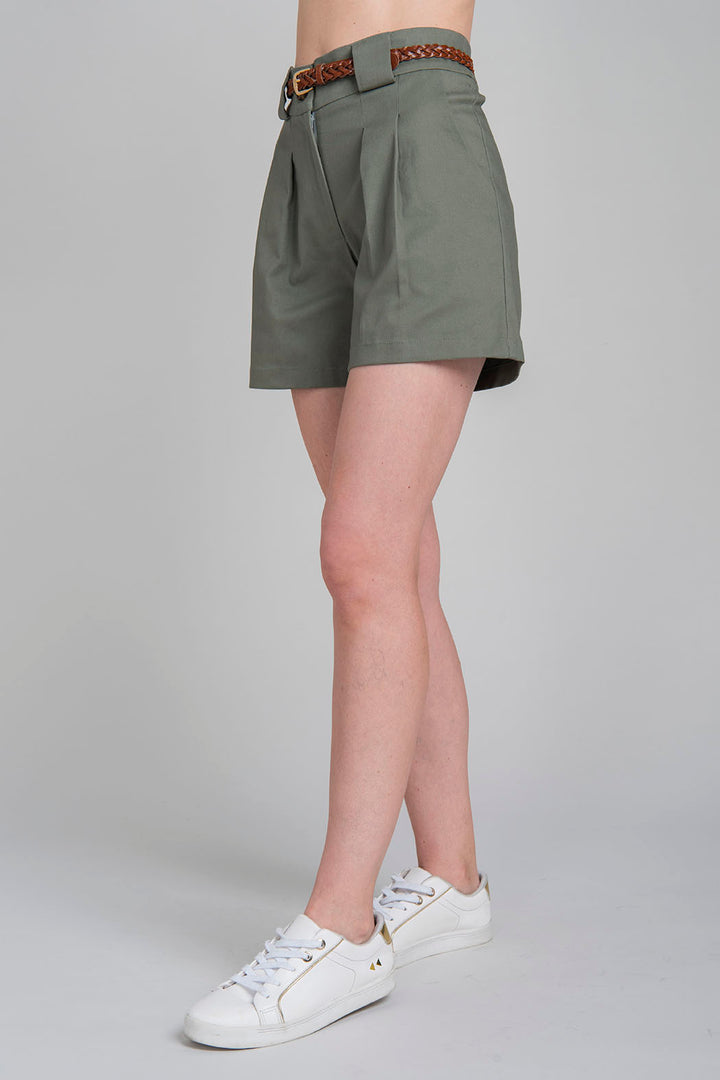 Short Liso Con Cinturon