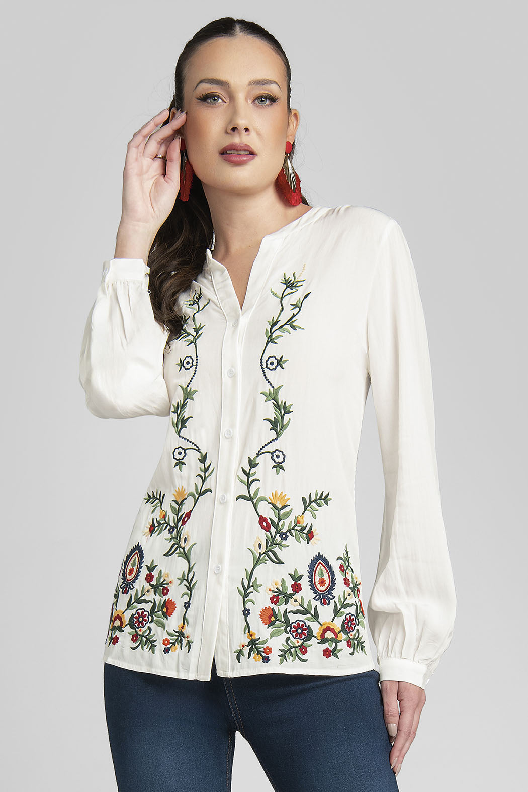 Blusa De Manga Larga Con Bordado Floral Y Cuello Mao