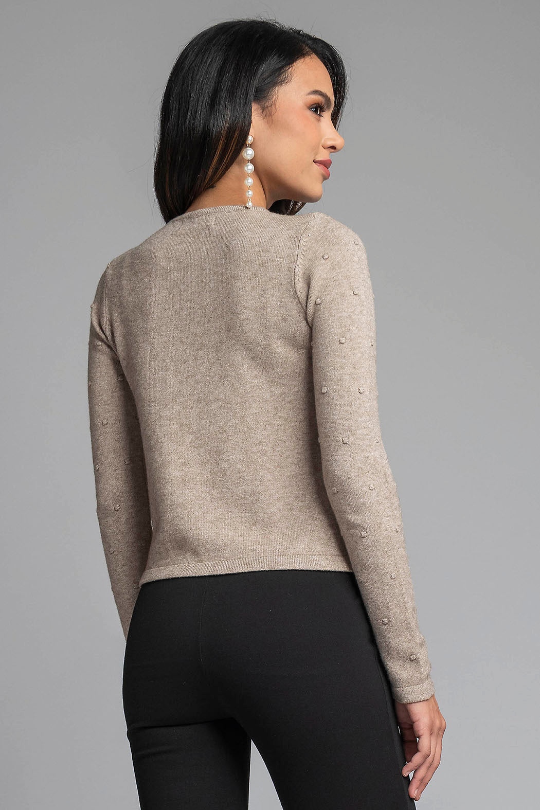 Sueter De Punto Con Detalles De Bolitas Y Broche Al Frente