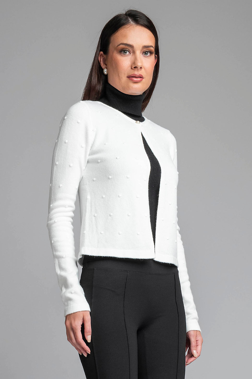 Sueter De Punto Con Detalles De Bolitas Y Broche Al Frente