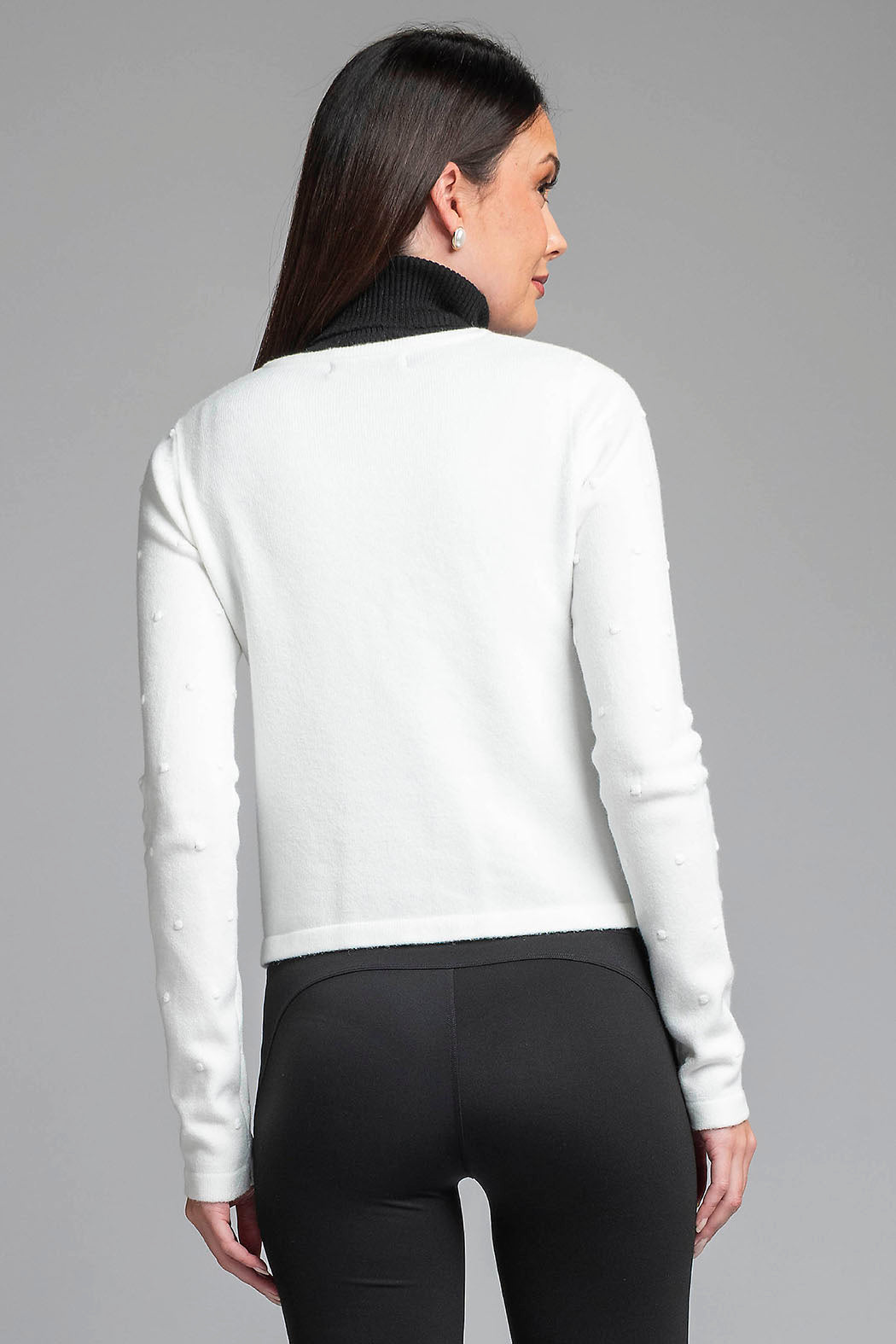 Sueter De Punto Con Detalles De Bolitas Y Broche Al Frente