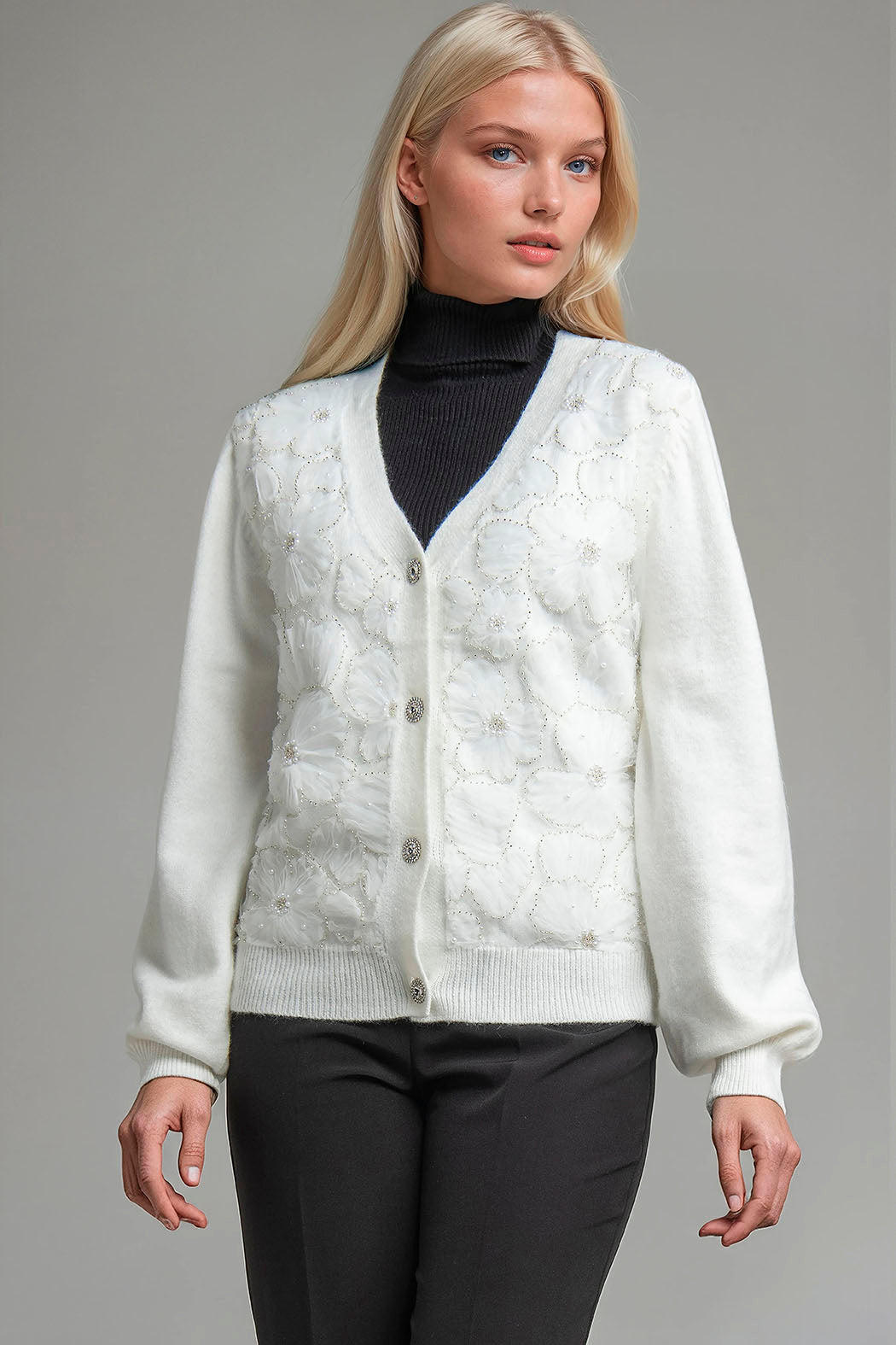 Sueter De Punto Con Flores Bordadas