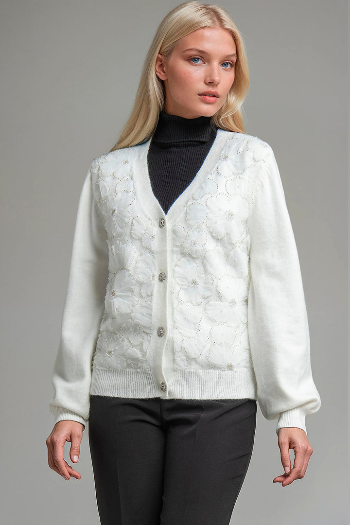 Sueter De Punto Con Flores Bordadas