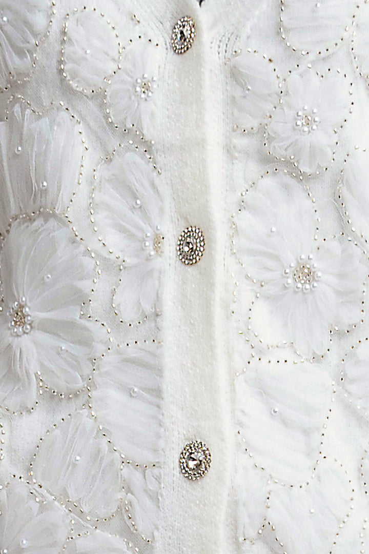 Sueter De Punto Con Flores Bordadas