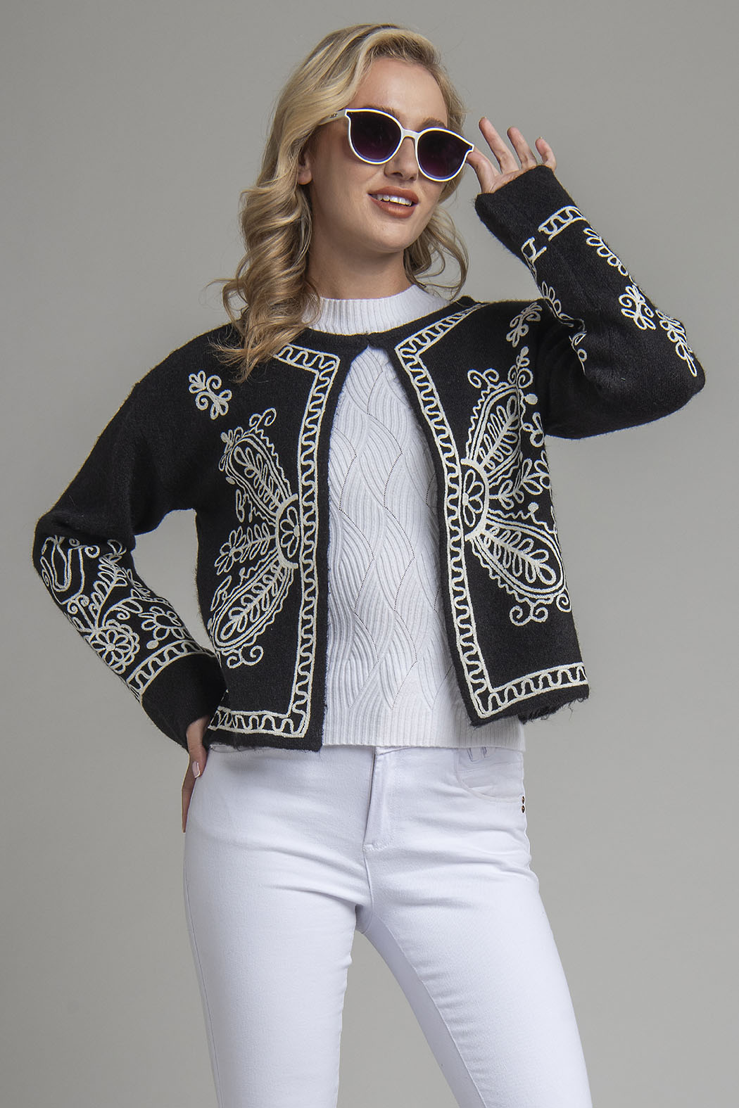 Sueter De Punto Con Estampado Bordado