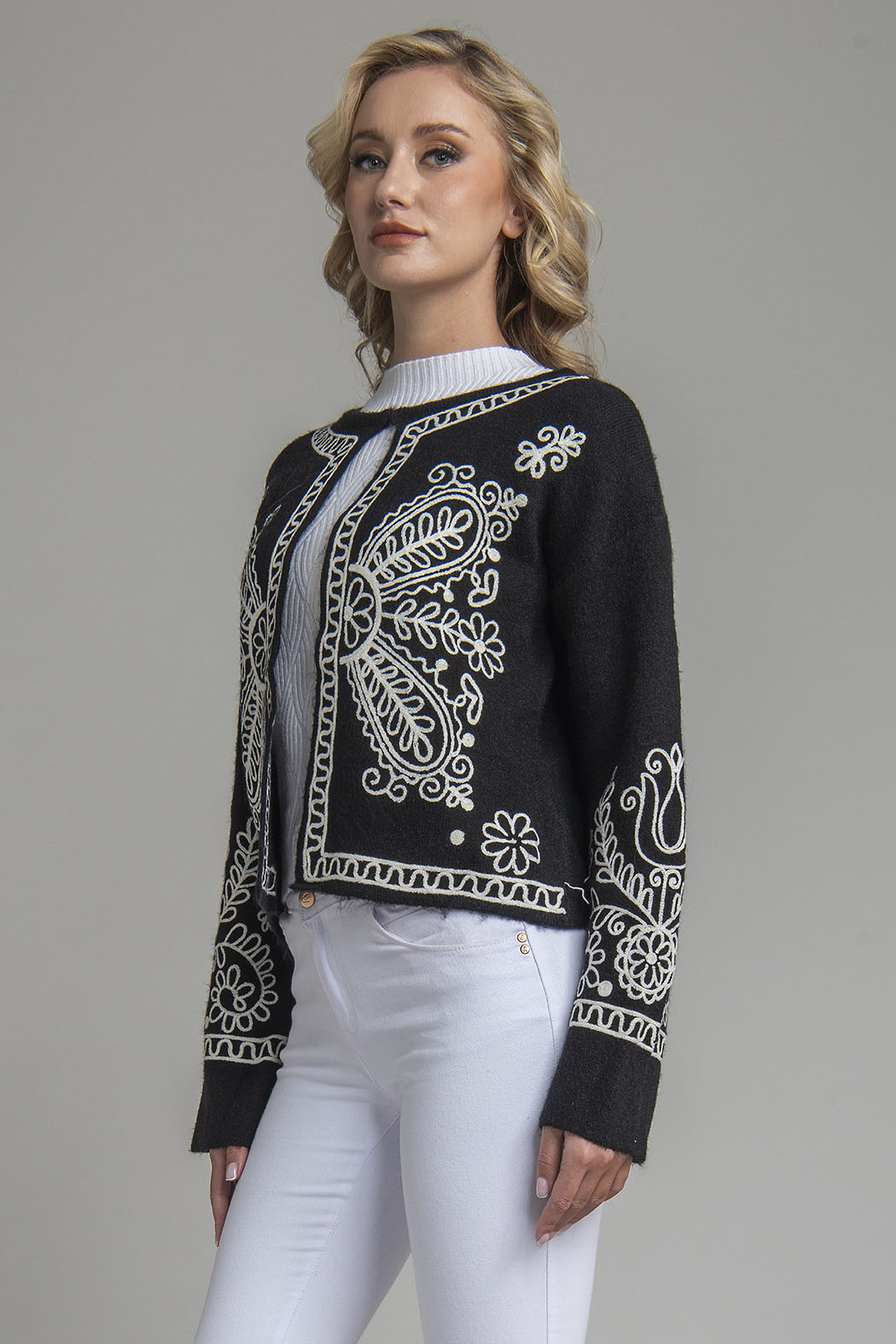 Sueter De Punto Con Estampado Bordado