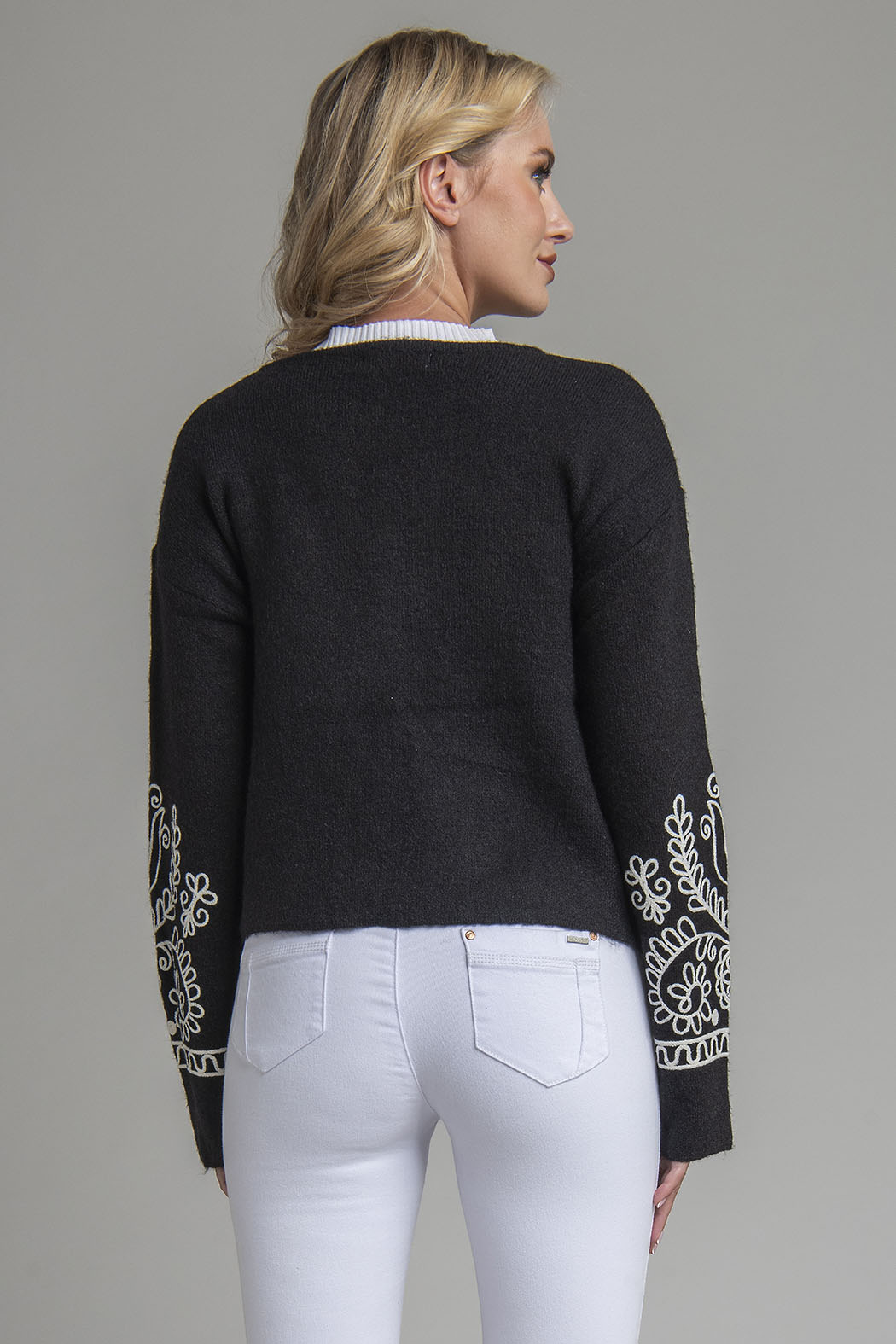 Sueter De Punto Con Estampado Bordado