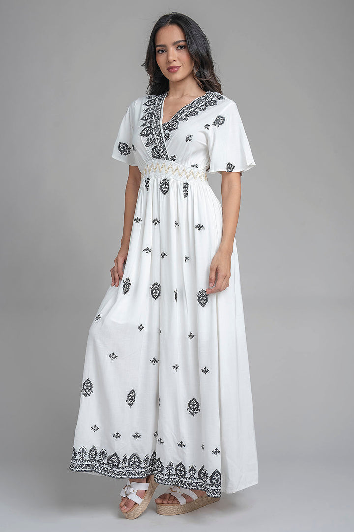 Vestido Largo Con Estampado De Flores Bordadas