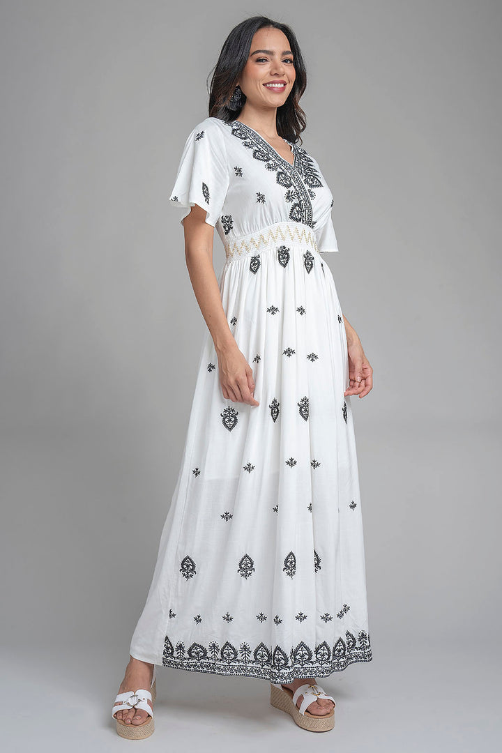 Vestido Largo Con Estampado De Flores Bordadas