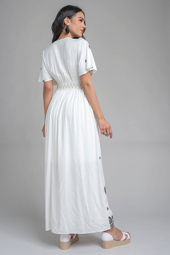 Vestido Largo Con Estampado De Flores Bordadas