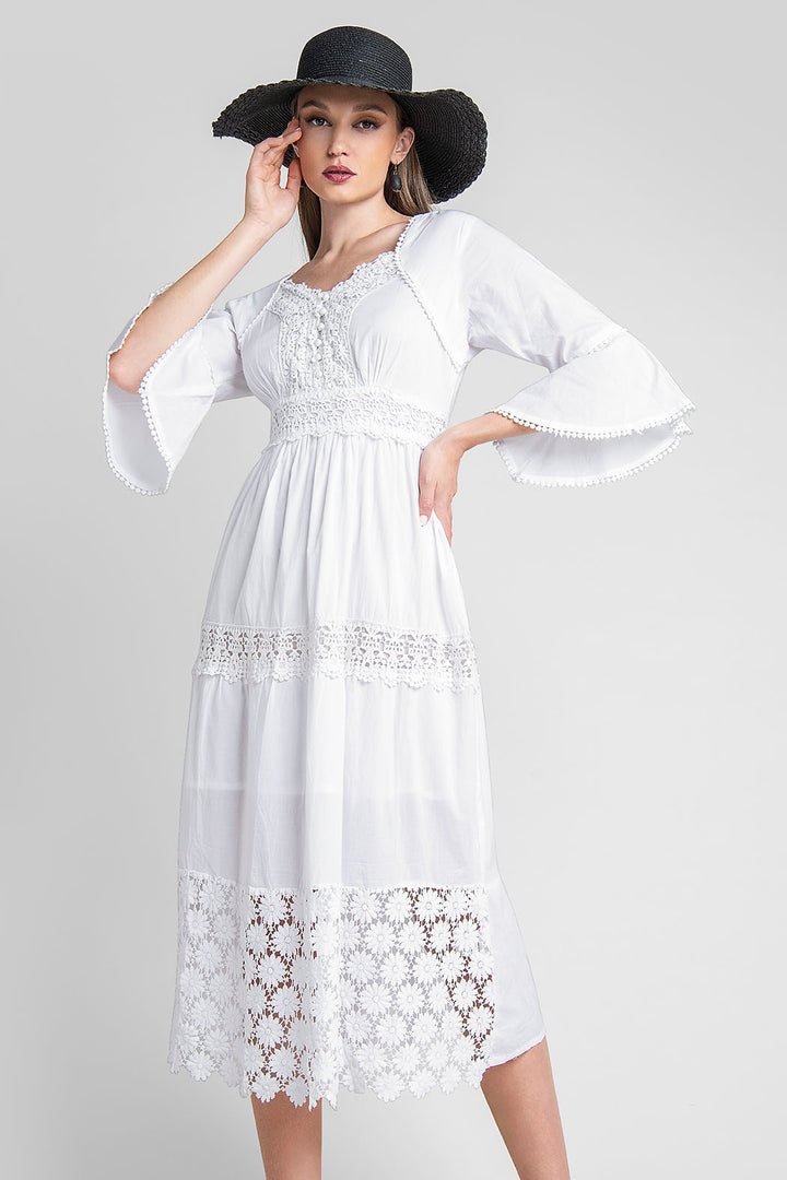 Vestido Con Mangas Acampanadas Y Encaje De Margaritas