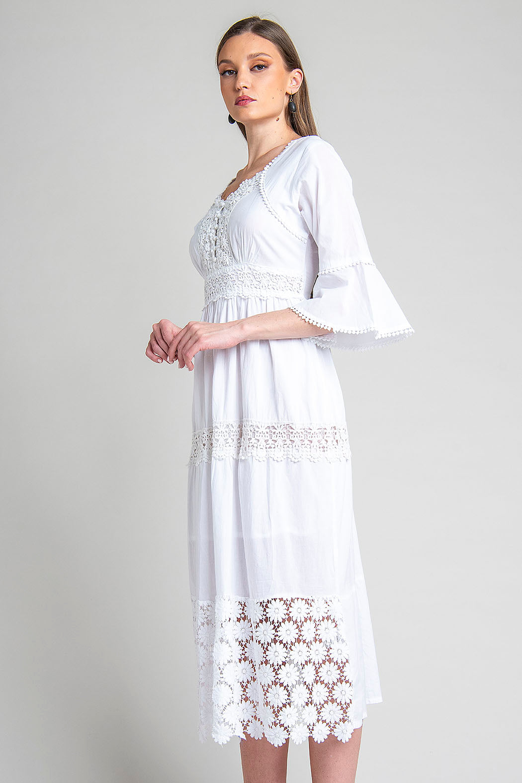 Vestido Con Mangas Acampanadas Y Encaje De Margaritas