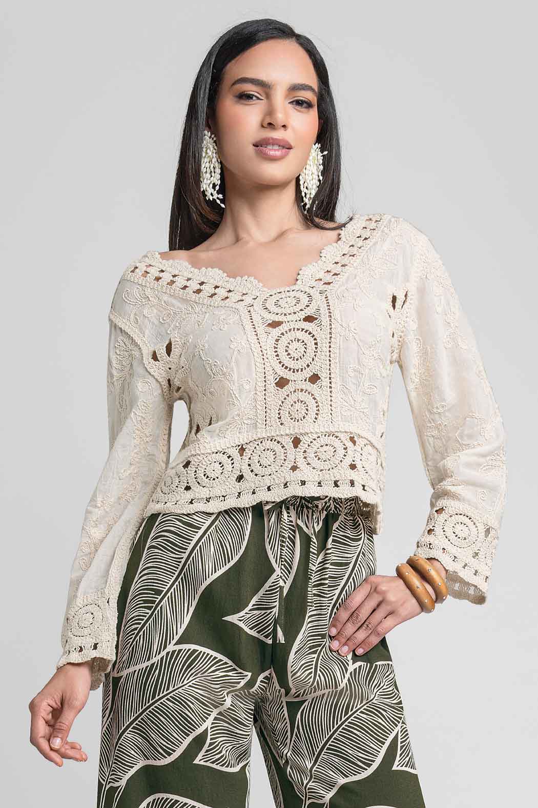 Blusa Bordada Con Manga Larga