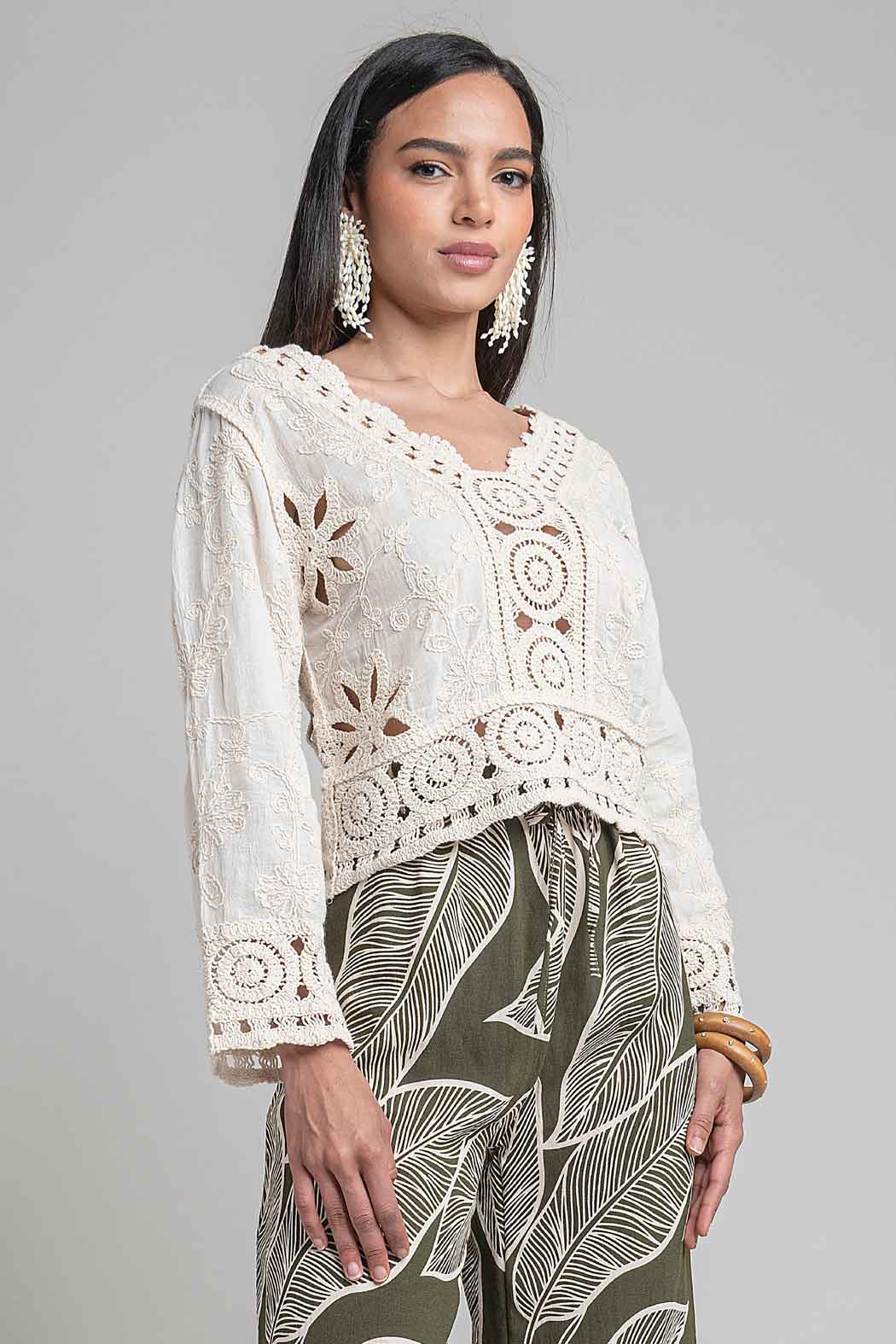 Blusa Bordada Con Manga Larga