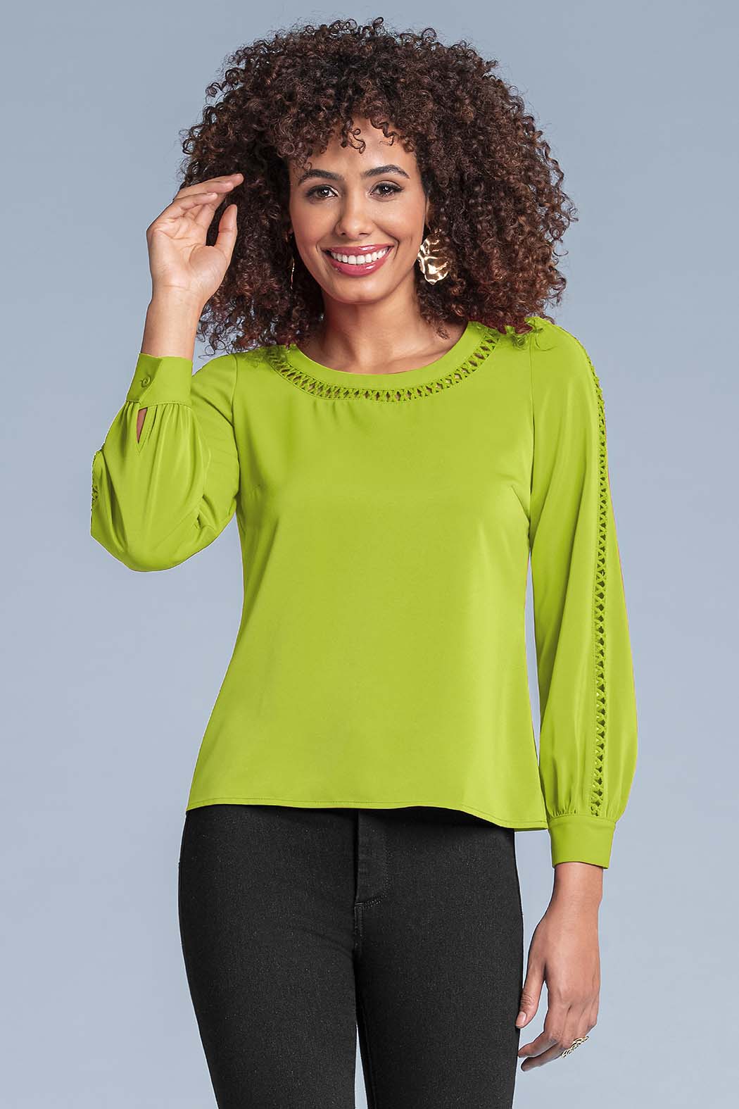 Blusa Lisa Con Tira Bordada