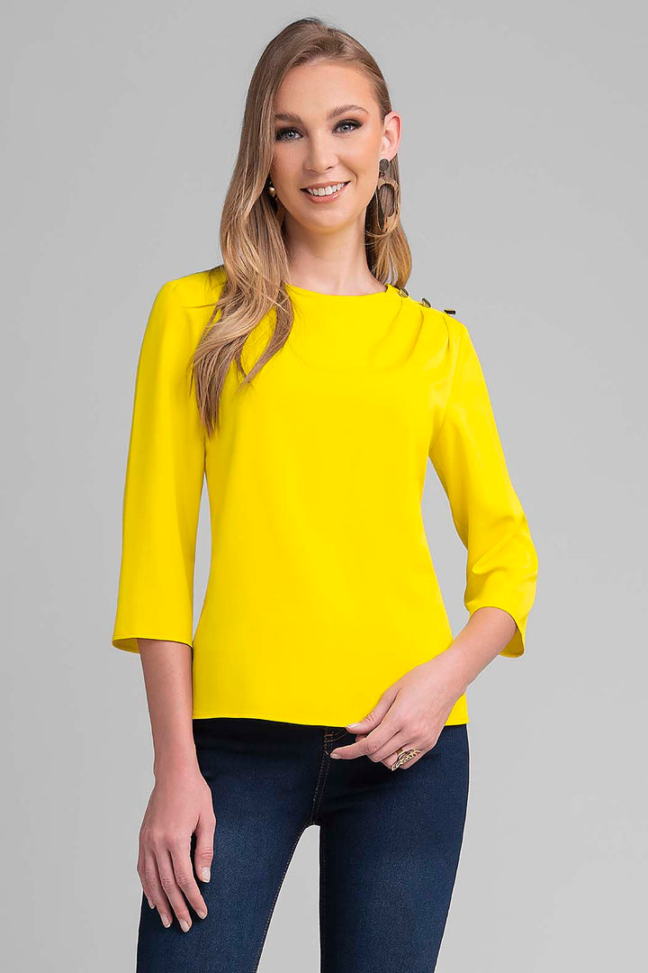 Blusa Lisa Con Botones En El Hombro