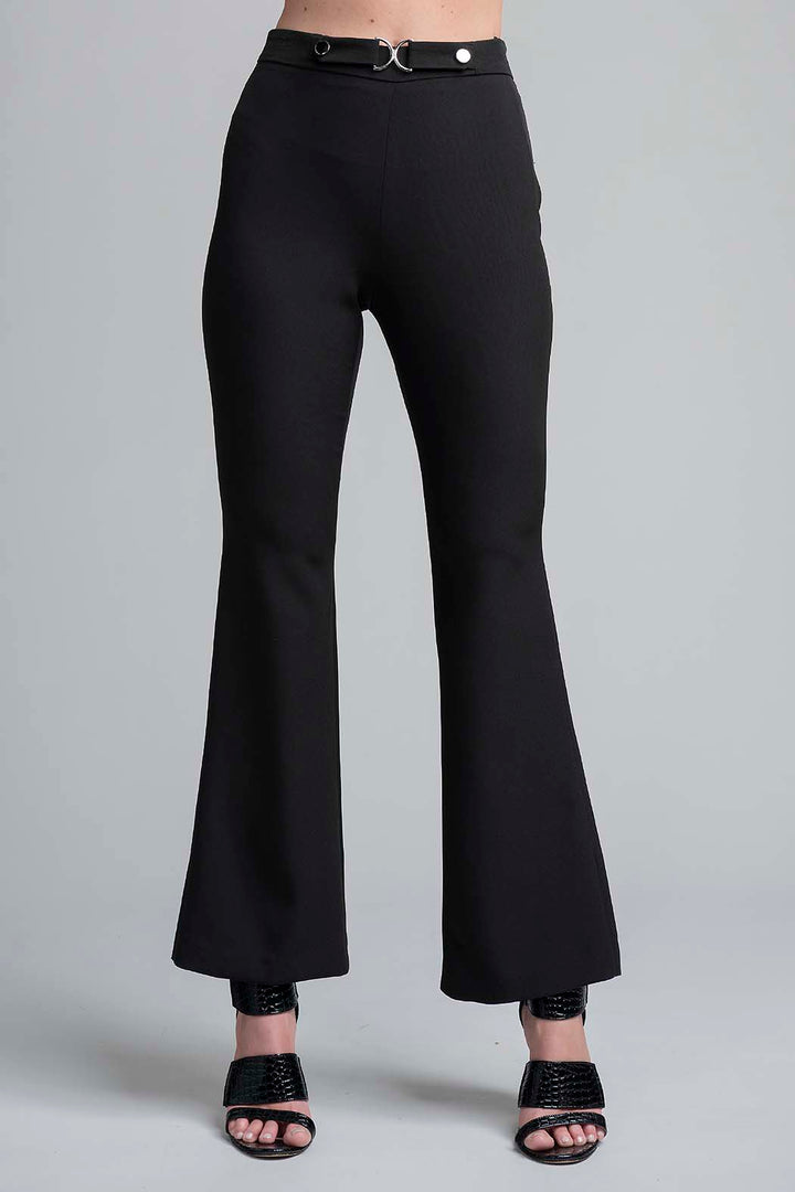 Pantalon Liso Con Detalle De Cinturon