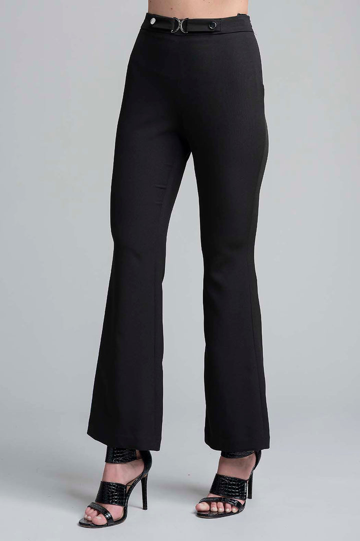 Pantalon Liso Con Detalle De Cinturon