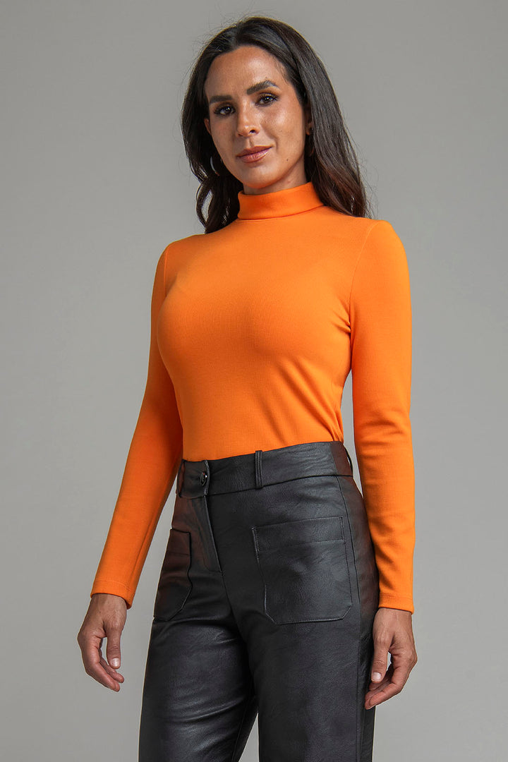 Blusa Lisa De Manga Larga Y Cuello Alto