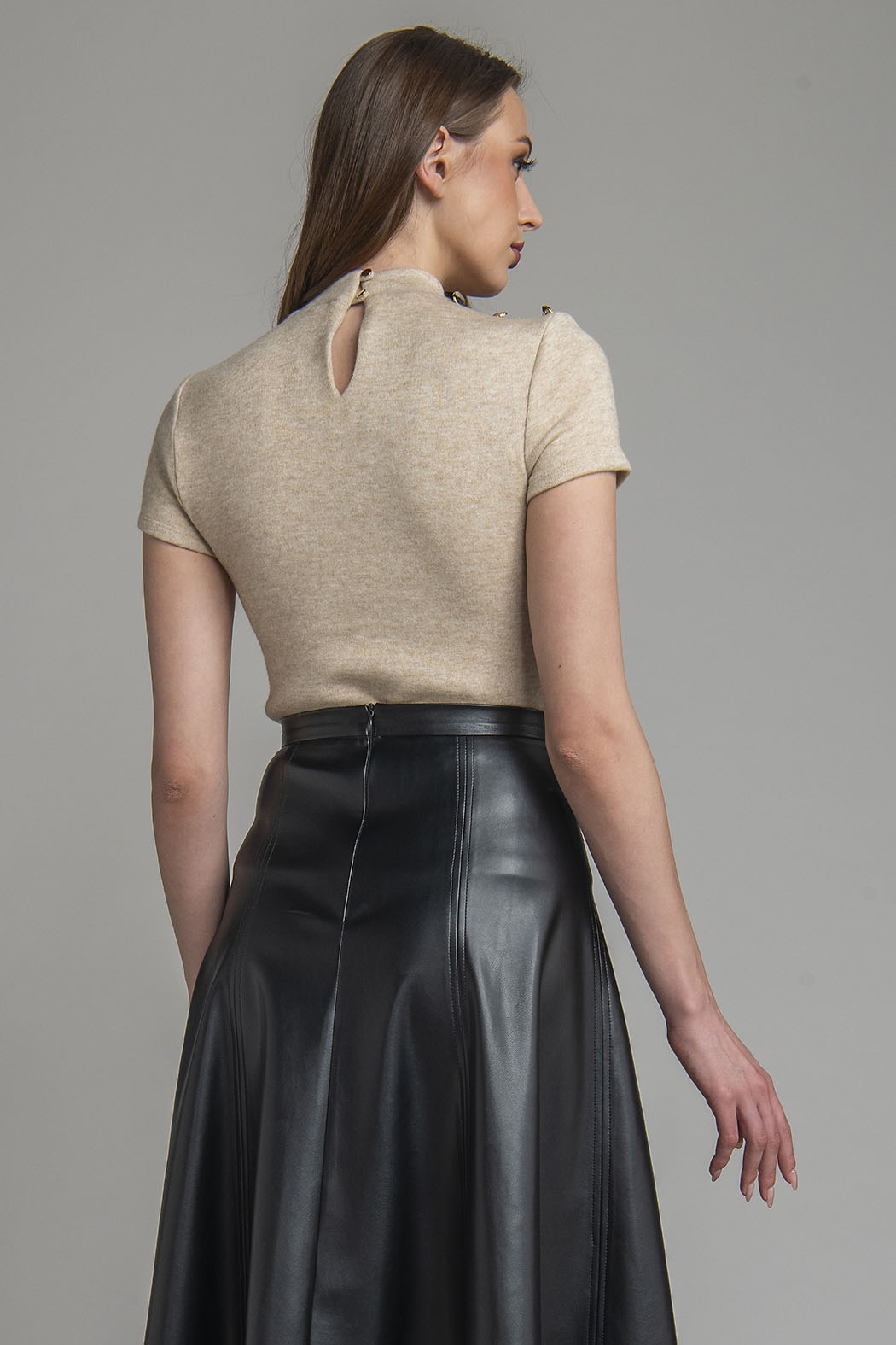 Blusa De Punto Con Manga Corta Y Cuello Alto
