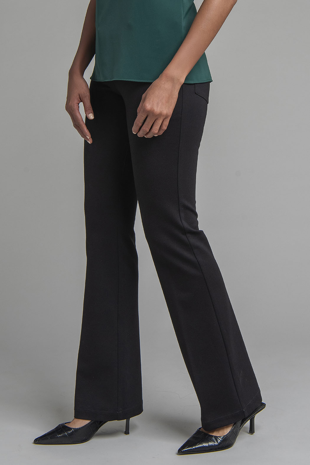 Pantalón Corte Recto Con Bolsas Traseras