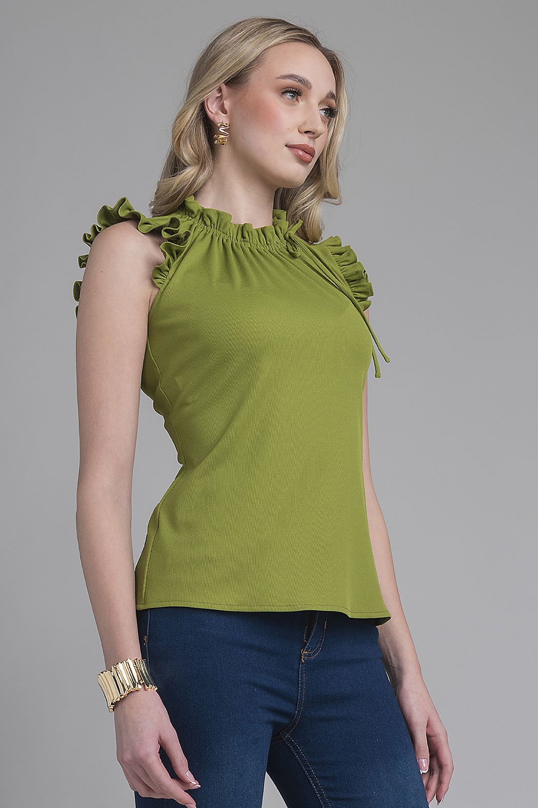 Blusa Lisa Con Plisado En Mangas Y Cuello (Sin Manga)