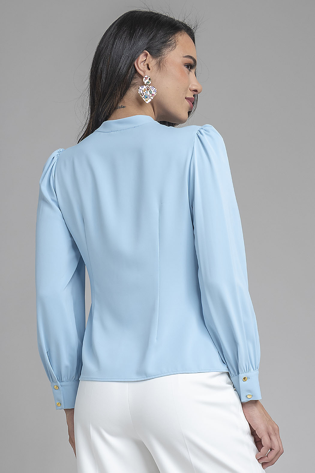 Blusa Lisa De Manga Larga Con Botones En Hombro