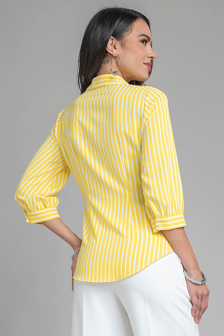 Blusa De Rayas Con Cuello Camisero