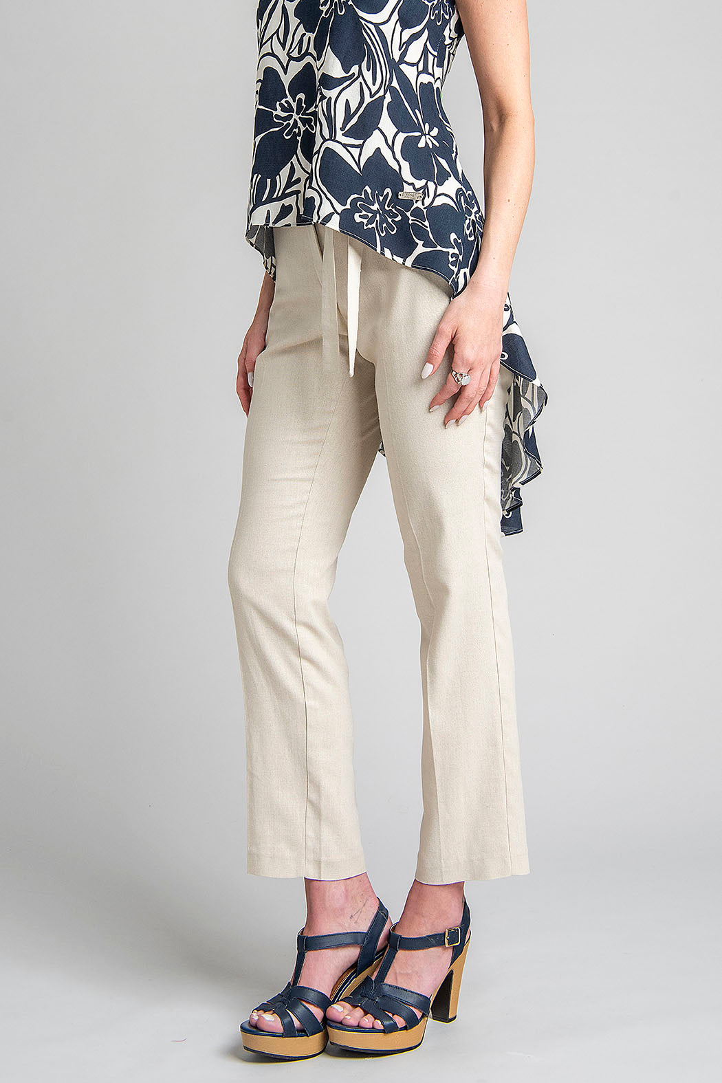 Pantalon Corte Recto Con Cinta De Amarre