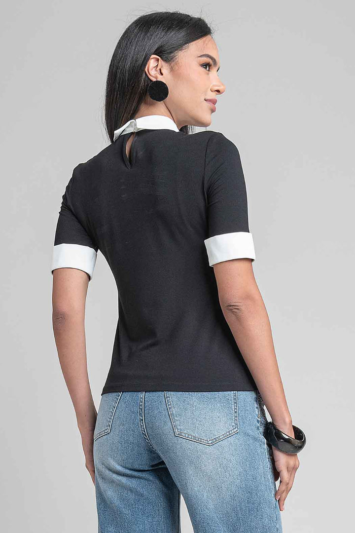 Blusa Con Cuello Camisero Y Manga Corta