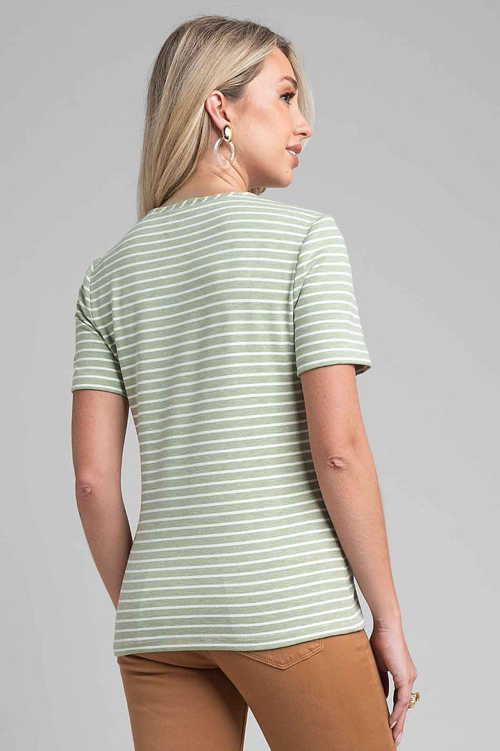 Blusa Estampado De Rayas Y Botones En Hombro