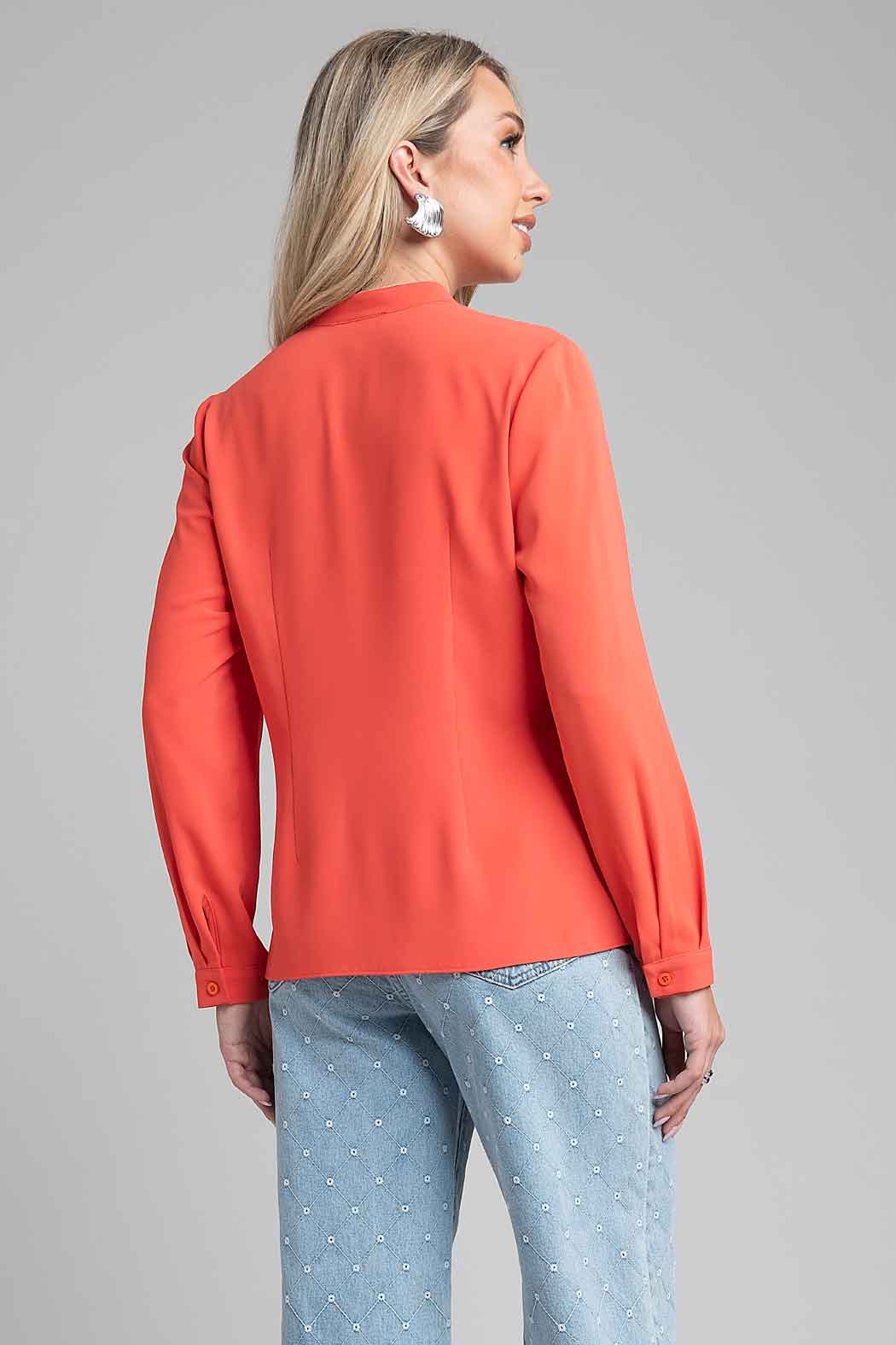 Blusa Lisa Camisera Con Manga Larga
