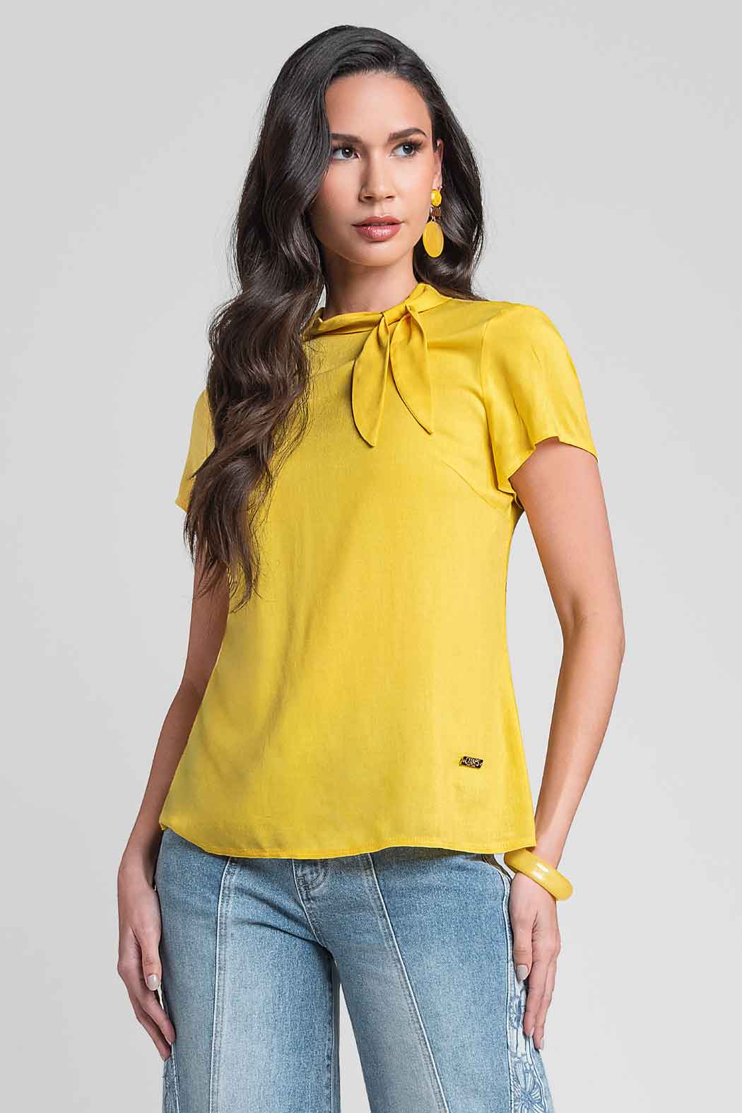 Blusa Lisa Con Amarre En Cuello