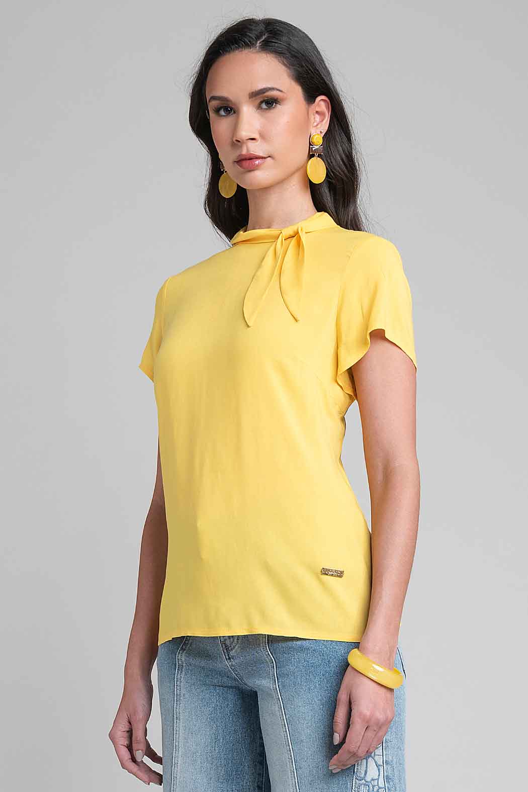 Blusa Lisa Con Amarre En Cuello