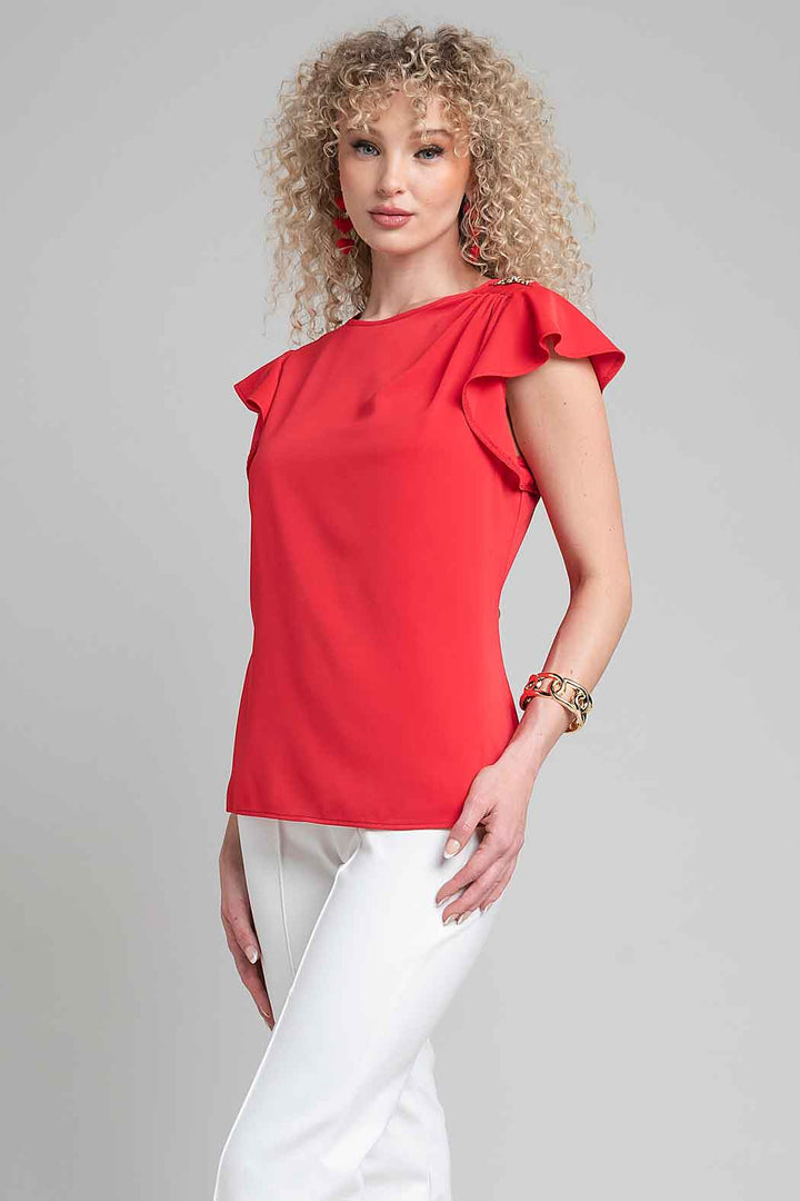 Blusa Lisa Con Plisado En Hombro