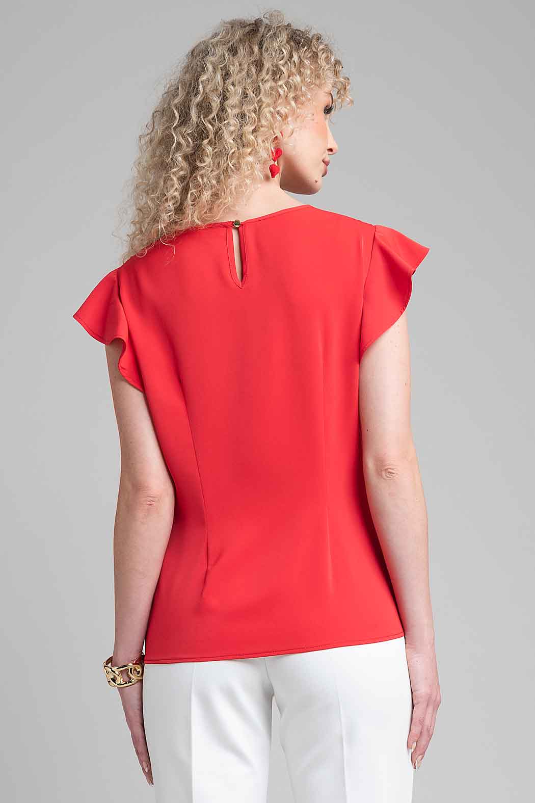 Blusa Lisa Con Plisado En Hombro