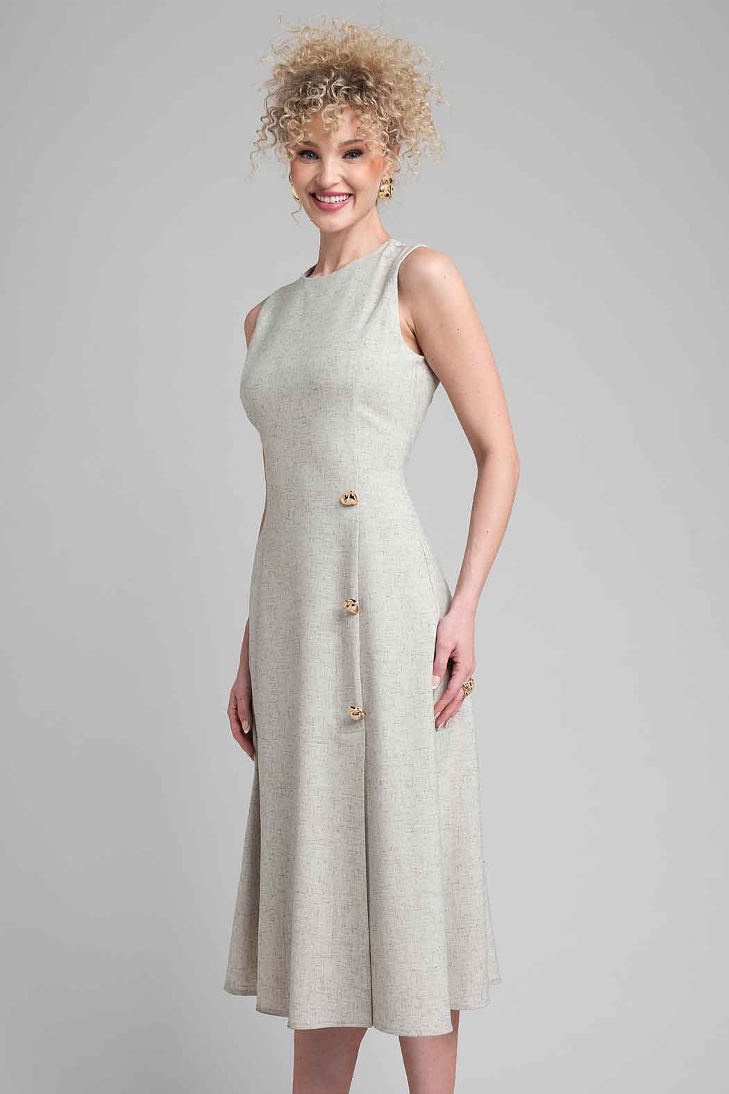 Vestido Sin Mangas Con Botones En Lateral