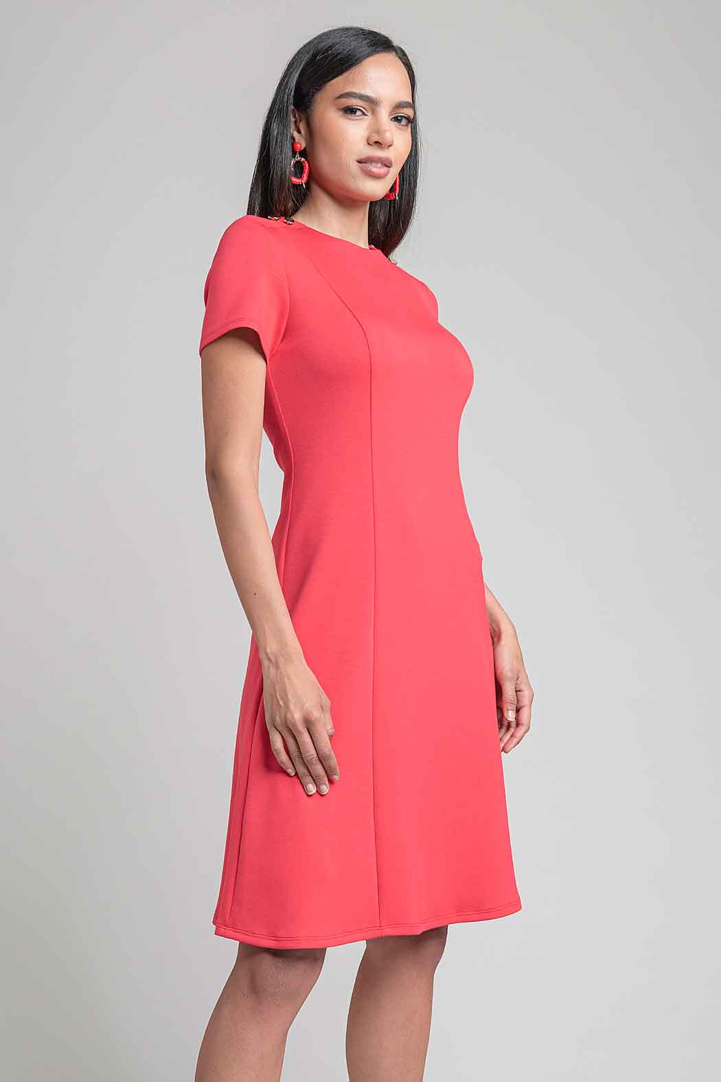 Vestido Liso Con Botones En Hombro