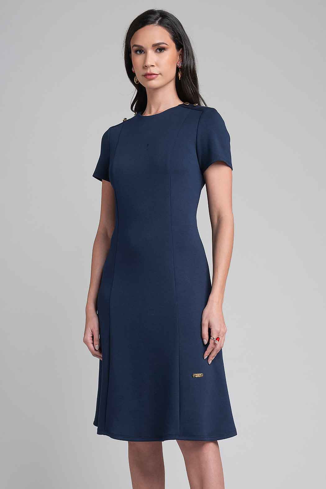 Vestido Liso Con Botones En Hombro