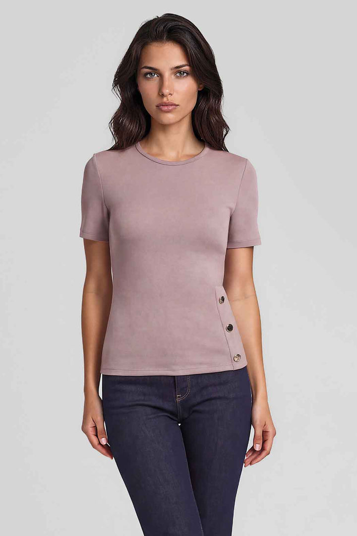 Blusa Con Manga Corta Y Botones Dorados En Lateral
