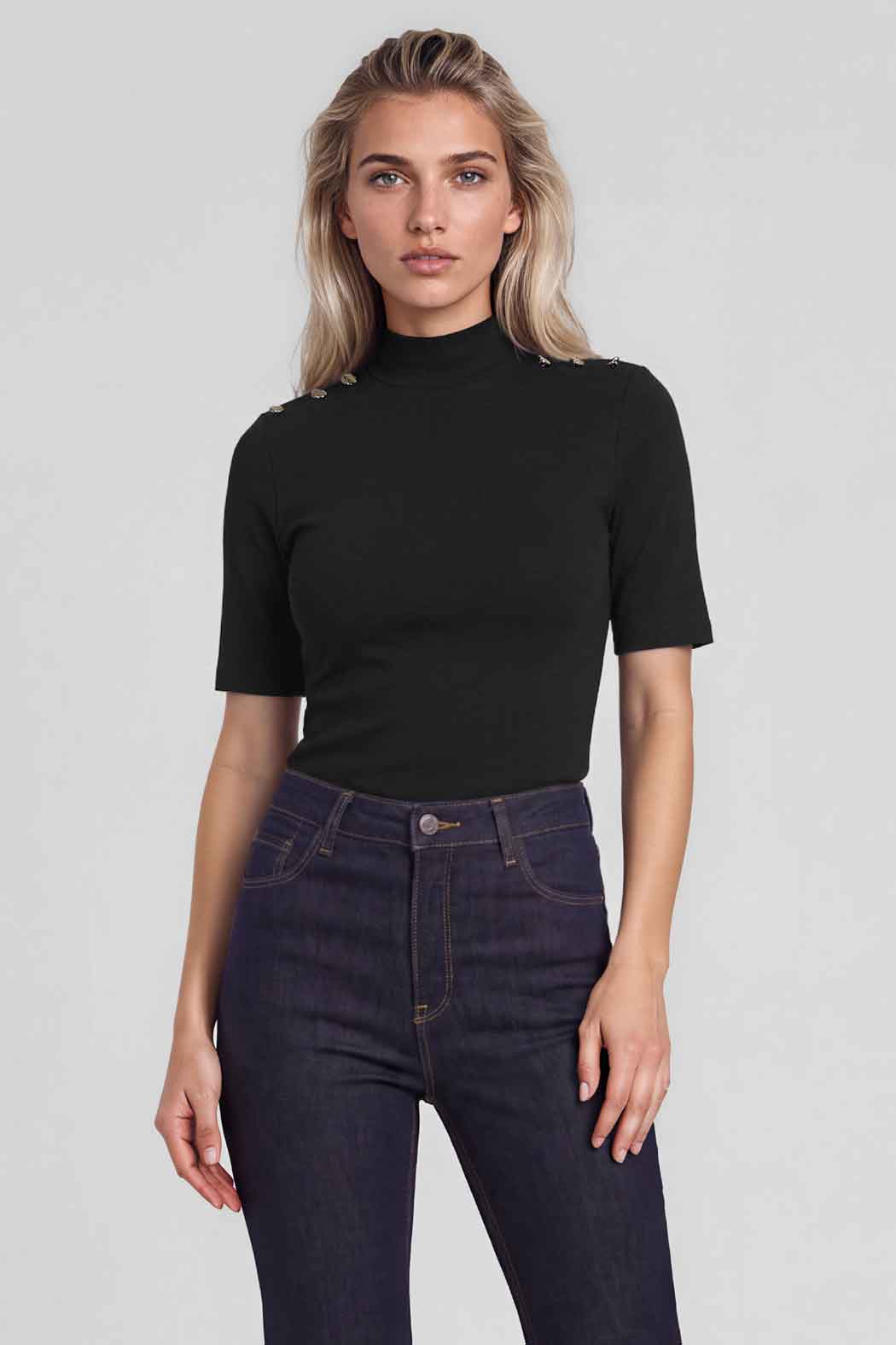 Blusa Con Manga Corta Y Cuello Alto Con Botones