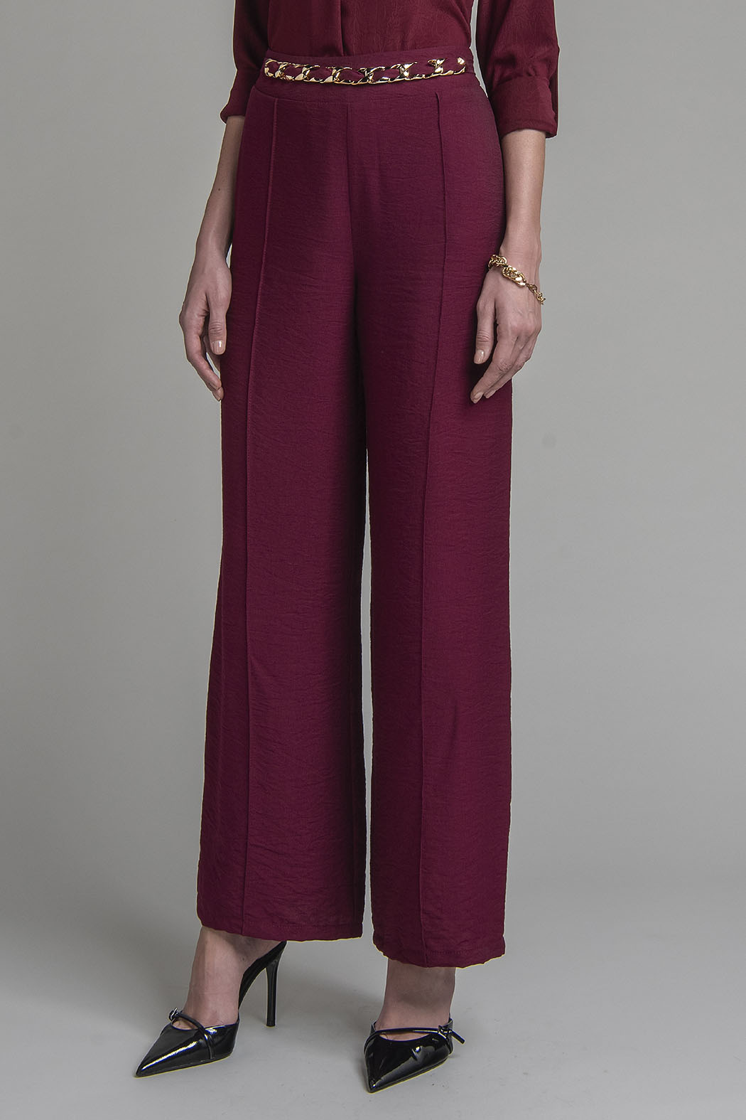 Pantalon Corte Recto Con Cadena En Cintura