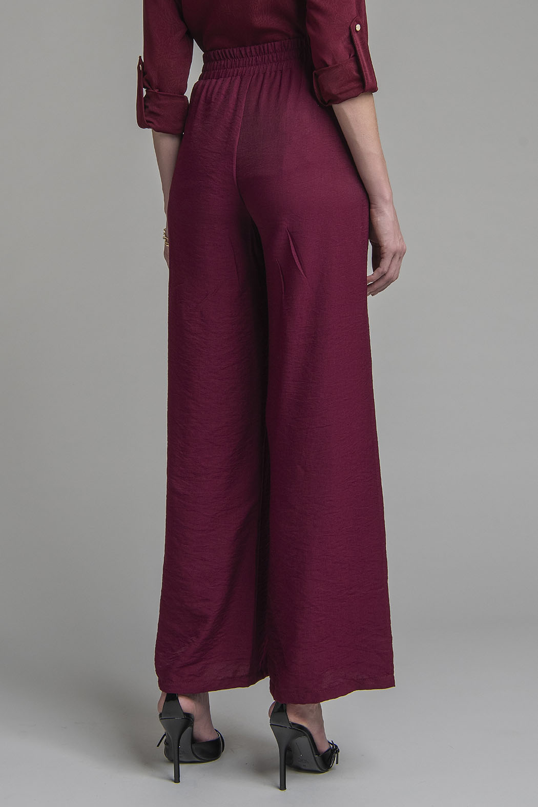Pantalon Corte Recto Con Cadena En Cintura
