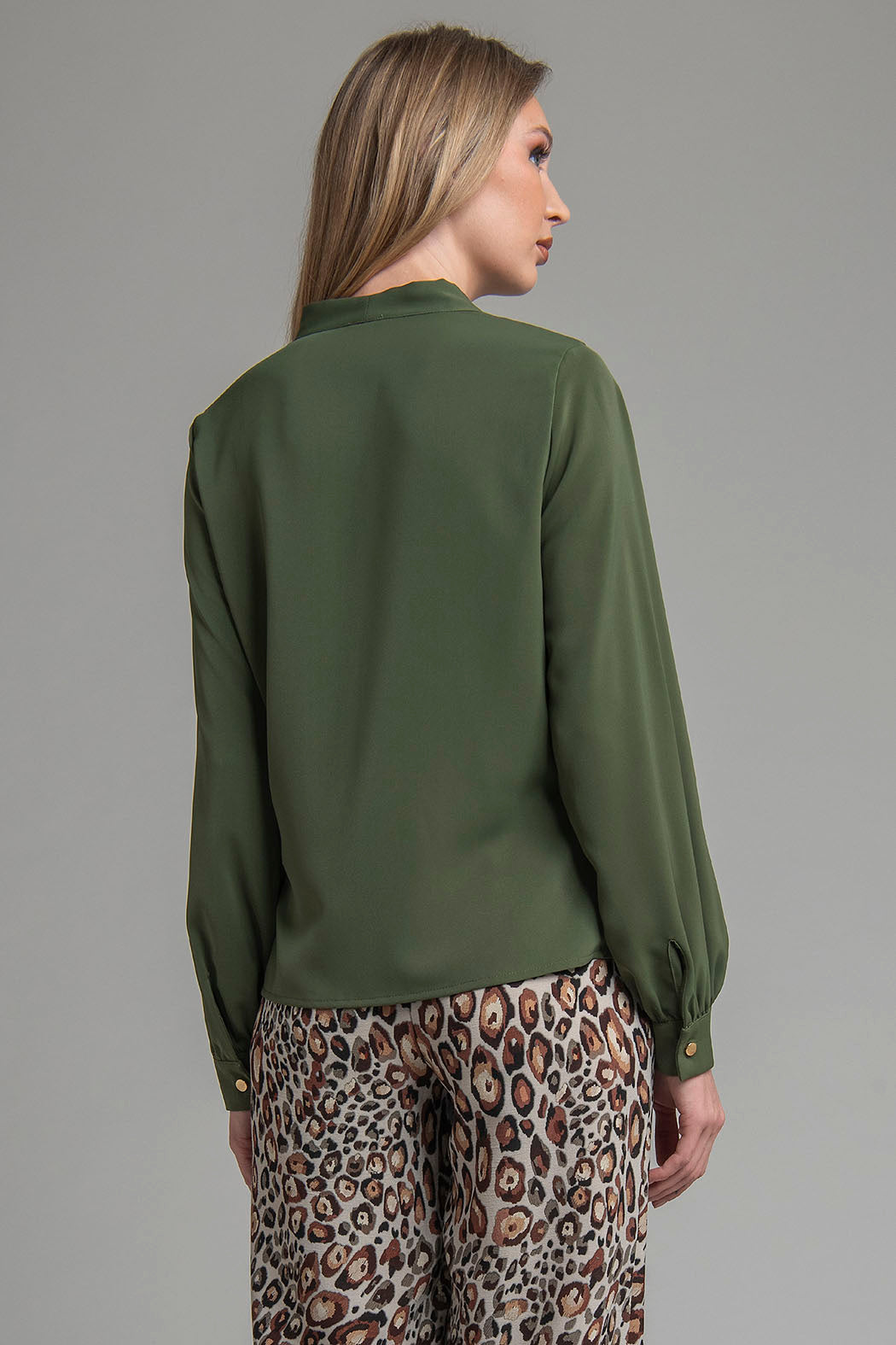 Blusa Lisa Con Corbatin