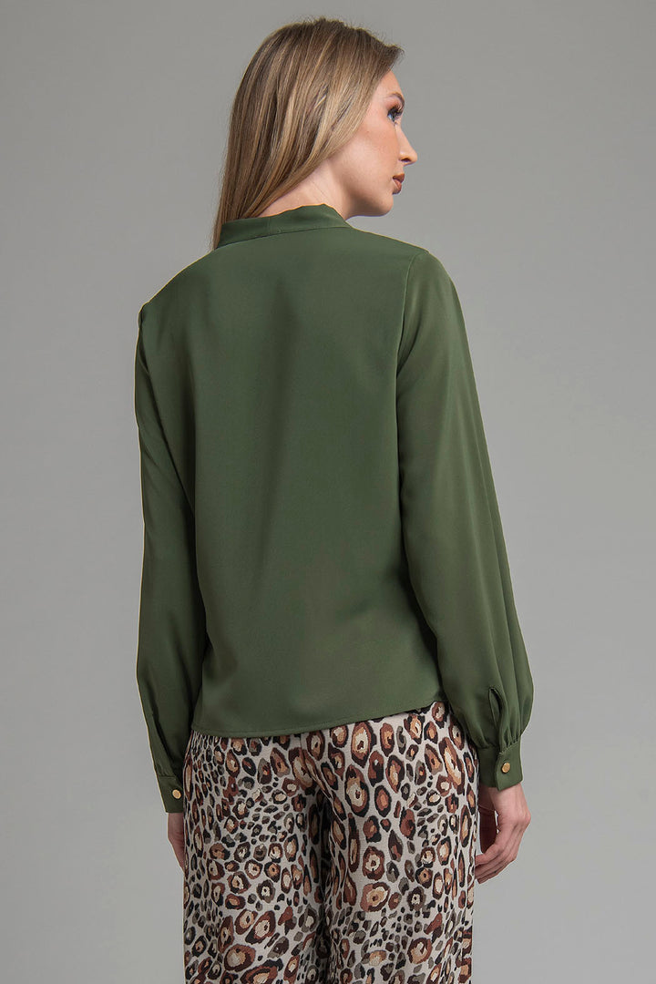 Blusa Lisa Con Corbatin